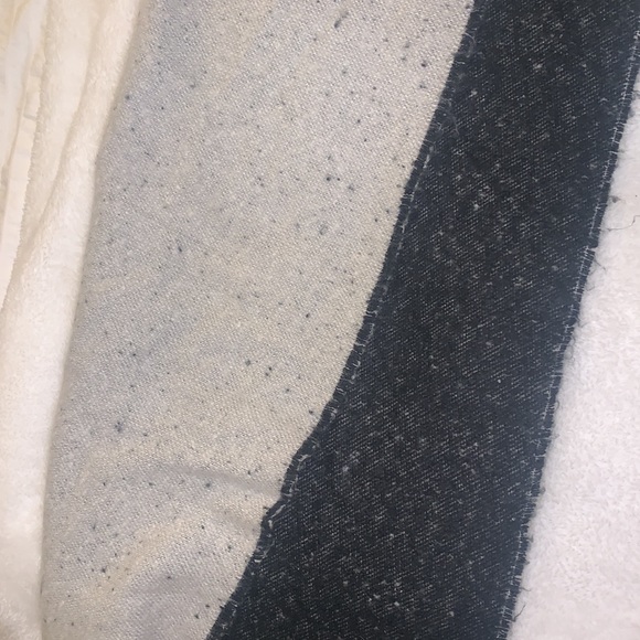 Reversible rectangle scarf - Picture 2 of 2